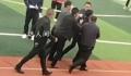 学生被扇打后强制带离?官方回应