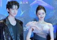 白敬亭宋轶一起走红毯 网友直呼：原来是真的尖叫之夜