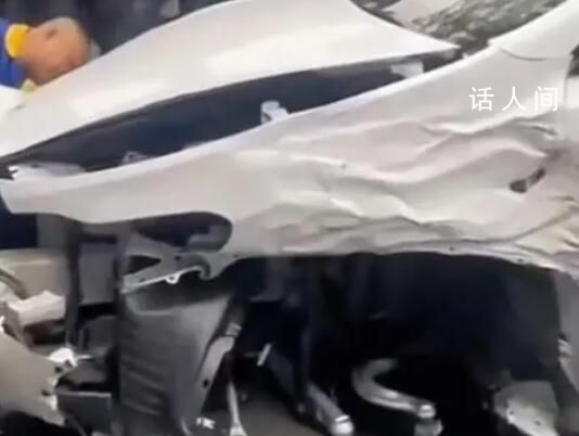 连撞11车特斯拉车主:当天刚上牌
