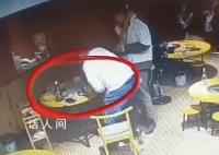 男子将打火机扔火锅汤底致爆炸 所幸没有人员受伤