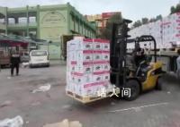 首批救援物资运抵加沙城 被运送到一个隶属于当地政府的学校仓库