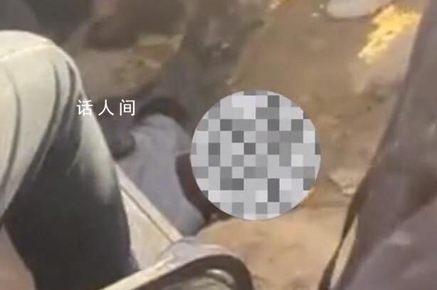 男子涉嫌在市场偷盗被多人围堵踩踏 每周末都会光顾宠物市场偷钱偷手机