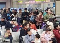 上海儿科门诊现堰塞湖式就诊 医院呼吁家长应理性选择就诊时间