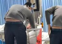 男子在抢救室抚摸父亲额头崩溃大哭 平静的夜晚被一幕感人至深的画面打破