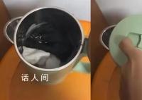 男子在酒店烧水壶中发现多双袜子 酒店老板称可能是上一个客人留下的