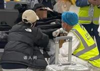 国航一航班上充电宝着火 有小孩呕吐
