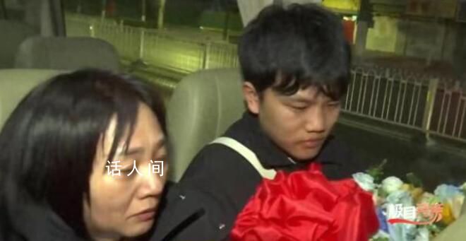 富豪认亲成功带儿子参观公司产业 解克锋与离散多年的二儿子解清帅紧紧相拥