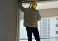 老师收集学生父母工作画面班会上放 希望孩子们理解父母懂得感恩