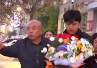 亿万富翁寻子成功:会帮更多人寻亲