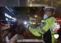 安徽一男子发视频骂交警被拘5日 网络不是法外之地