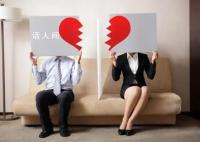 这届年轻人离婚开始找跟拍 隔着屏幕想给你放一挂鞭
