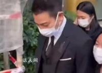 刘德华为父亲设灵 与妻女到场送别