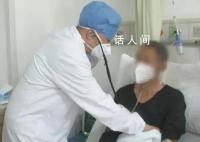 男子每天抽10包烟 双肺千疮百孔