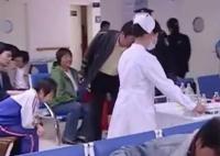 多地医院向发烧患者发放电解质水 仅靠喝水无法补充人体流失的电解质