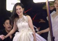 GQ红毯 谢娜杨超越船上跳舞