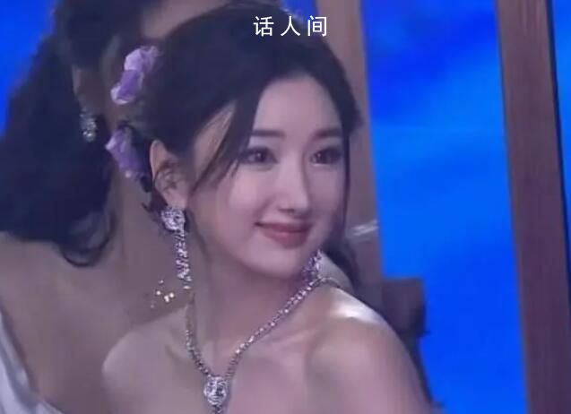 毛晓彤鼻子似整容 中庭变长整个人老了一圈
