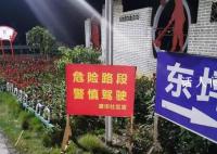小车坠江4人溺亡 家属:路口无护栏