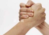 00后男生跟朋友掰手腕致左胳膊骨折 如何避免成为脆皮大学生