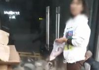 20余只猫被锁店里饿到自相残杀 店铺散发阵阵恶臭