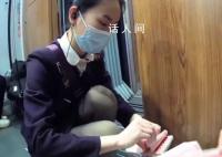 男子将装有14万元的行李箱忘高铁上 拨打全国铁路客服电话12306求助