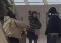 男歌手在机场被多名女子泼水 工作室：今日机场事件已报警