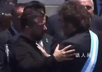 泽连斯基现身阿根廷总统就职仪式 与哈维尔·米莱热烈相拥