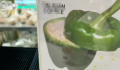 上海一咖啡店推出青椒拿铁 青椒就是普通的圆椒作为装咖啡的容器