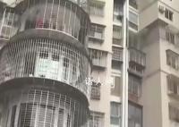 男子高空抛物 失去重心不慎坠亡