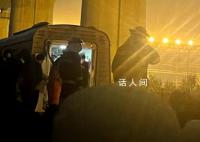 亲历者:地铁像被扯断的橡皮筋