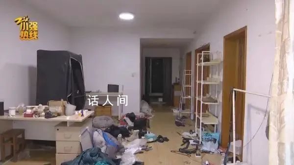 男子赠书给同学却被大妈搬空 将冰箱洗衣机等物品都拿走了