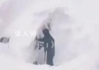 暴雪后车主们开盲盒式挖雪寻车 认车靠猜找车靠挖