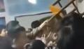 西安一高校学生砸门逃生避震 因楼门没有打开学生们砸门逃生