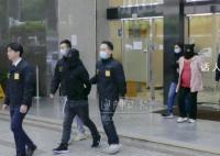 母子吞54个藏毒避孕套入境澳门被捕 涉事物品均属可卡因共重1945.85克