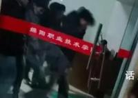 甘肃临夏大河家黄河大桥出现裂缝 甘肃积石山震中个别路段有塌方