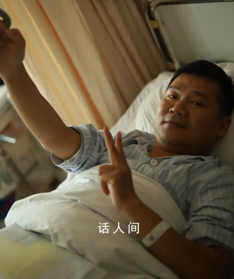 外卖骑手摔倒在冬夜的马路上 却不敢拨打120