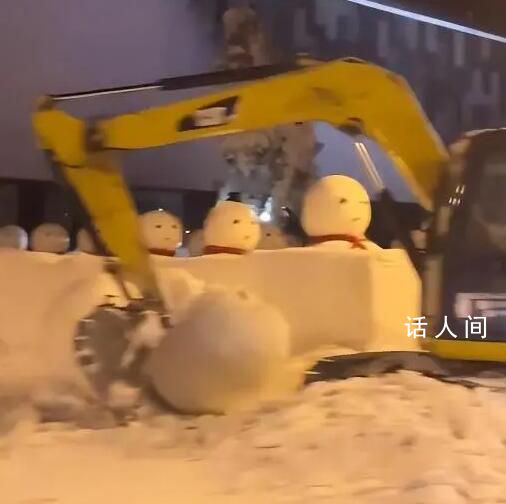 东北大街上惊现“雪人军团” 每只雪人都足足两米高