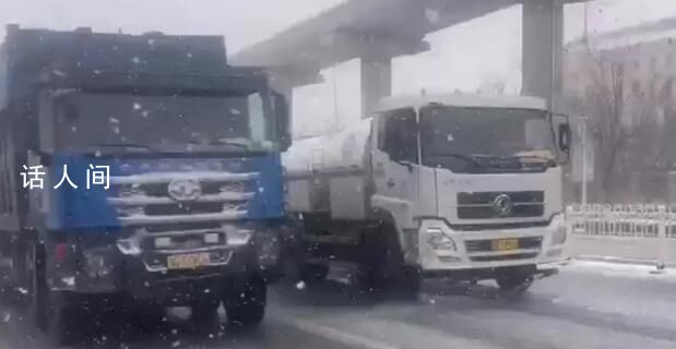 青岛辟谣洒水车雪天上路洒水 是播洒液体融雪剂