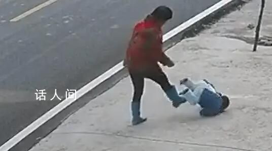 妇联回应网传奶奶狂扇孙子耳光 已了解到相关情况正在跟进