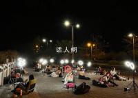 广西桂林网红扎堆大桥直播 桥上是一群怀揣创业梦的年轻人