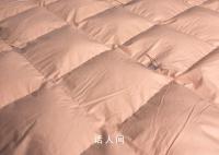 女生把旧羽绒服改羽绒被省下千元 晚上睡觉盖着可暖了