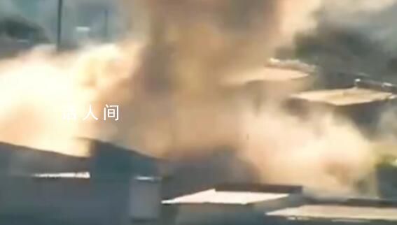以军士兵扎堆交谈 一枚导弹转圈飞去