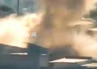 以军士兵扎堆交谈 一枚导弹转圈飞去