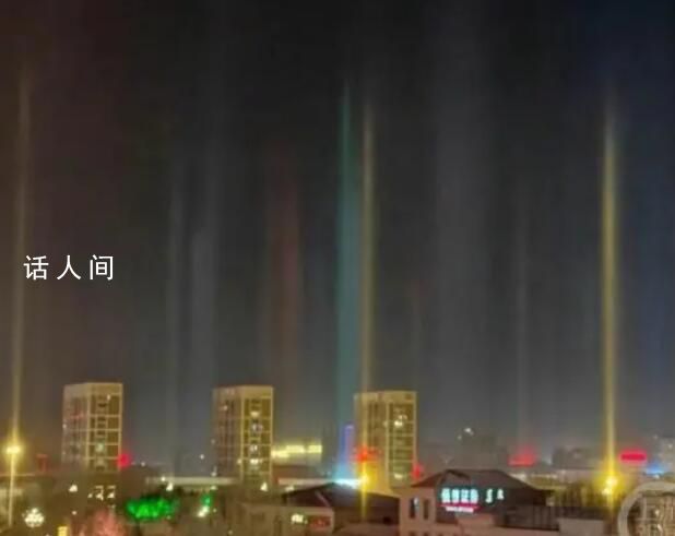 内蒙古多地夜空现大面积七彩光柱 场景壮丽奇幻像极了极光