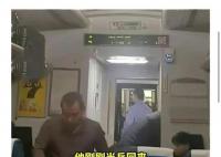 男子列车上得知儿子去世痛哭 拍摄者称看到这种事心里很不是滋味