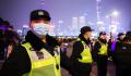 6.5万游客外滩跨年 公安民警无声守候