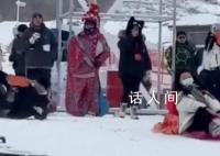 雪地瞎滑大赛成花式翻车现场 疯狂炫技翻车不断