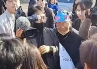 李在明遇袭时身边有50多名警察 被欺骗的警方未能阻止这场突如其来的袭击