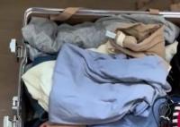 男子转机拿错行李零下20度穿短袖 上演了一场现实版的冰火两重天