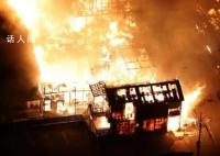 日本强震:火燃12小时 房屋夷为平地