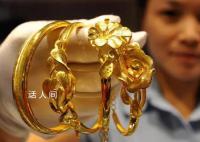 黄金首饰为什么这么火 街上随处可见人们佩戴各种黄金饰品
